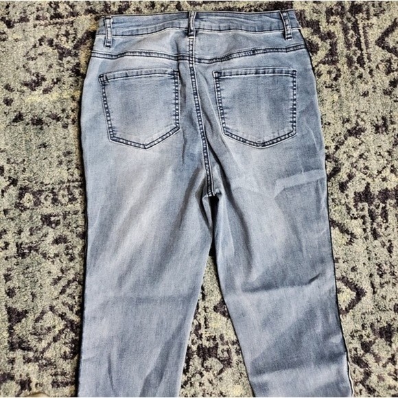 BEBE Skinny Jeans - Picture 4 of 11